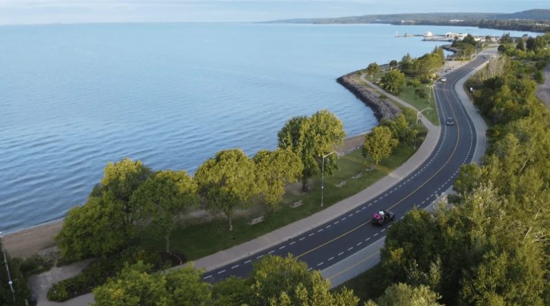 Memorial Drive curving along the tree-lined shoreline of Lake Nipissing in North Bay